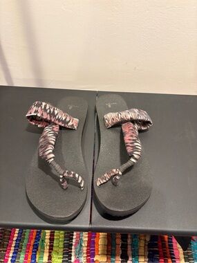 Sanuk Black Sandal with Pink and Gray Patterned Straps